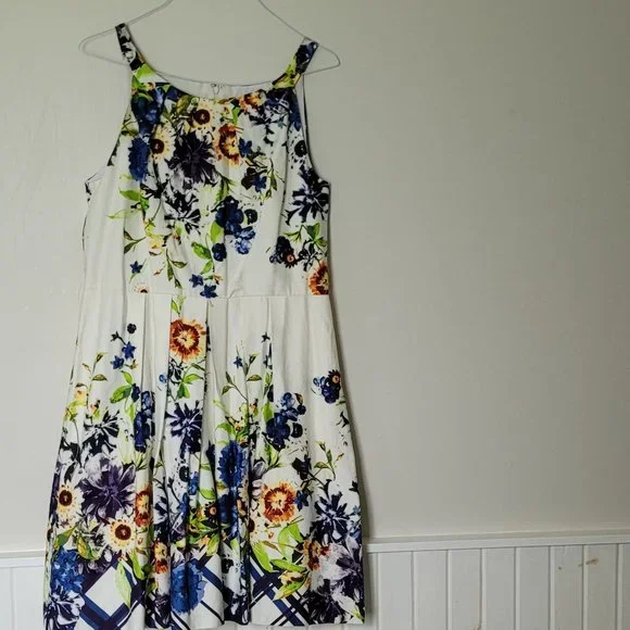 Dress - Picture 2 of 5